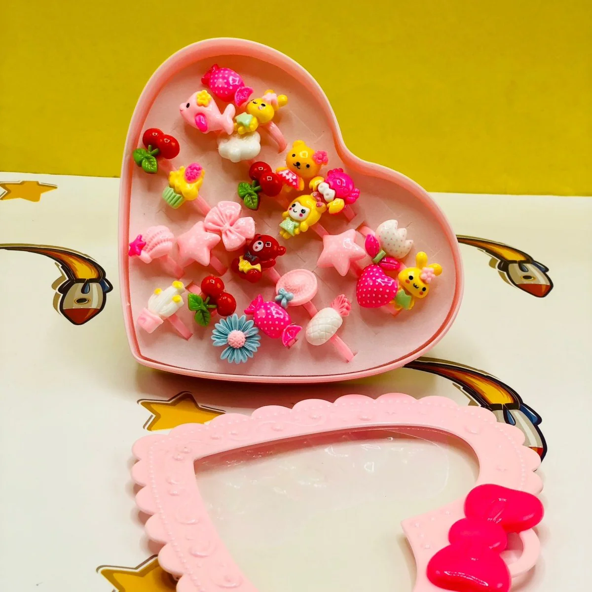 pack-of-24-cute-rings-in-heart-shape-box-449847_1600x.webp